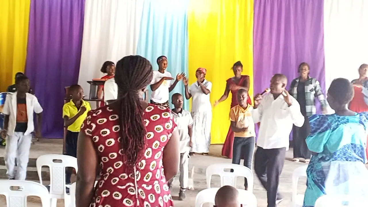 SUNDAY SERVICE REPORT, photo 2