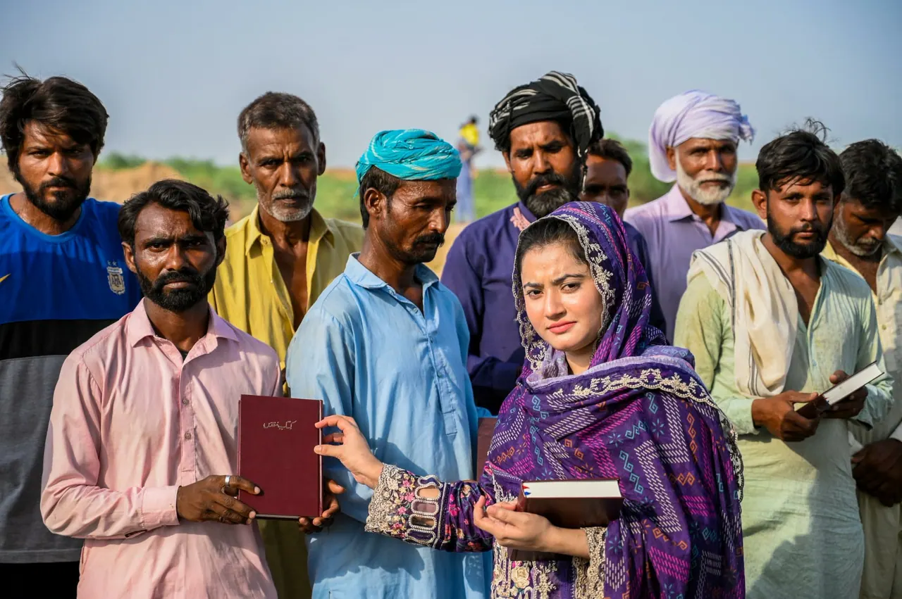 Sister Nosheen Bashir doing a work of God in the Brick Kiln community of Faisalabad., photo 2